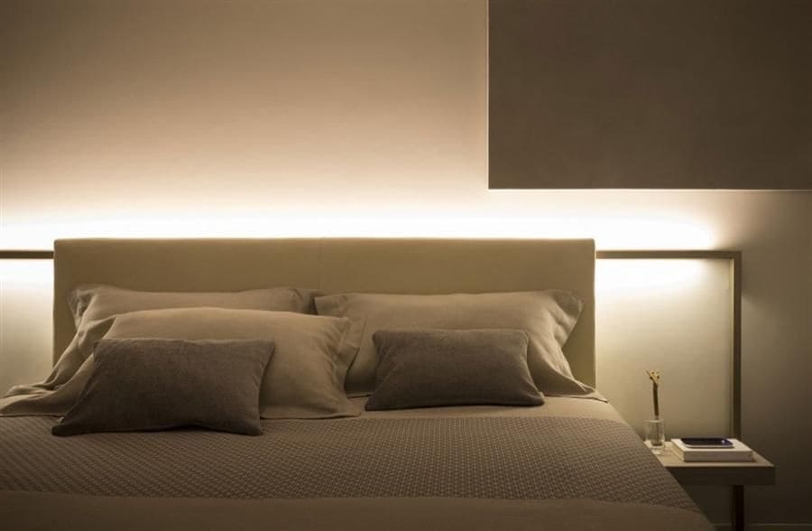 Iluminação na cabeceira da cama