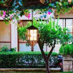 Iluminação de jardim: dicas para decorar seu jardim externo